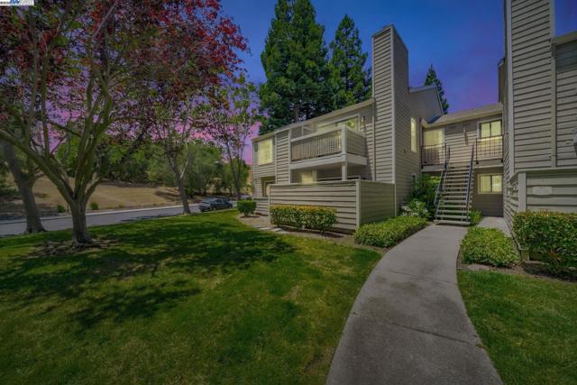 383 Eastridge Dr, San Ramon CA: https://media.crmls.org/mediaz/b27f8b96-3fc4-4618-ae3b-de6b7997e01a.jpg
