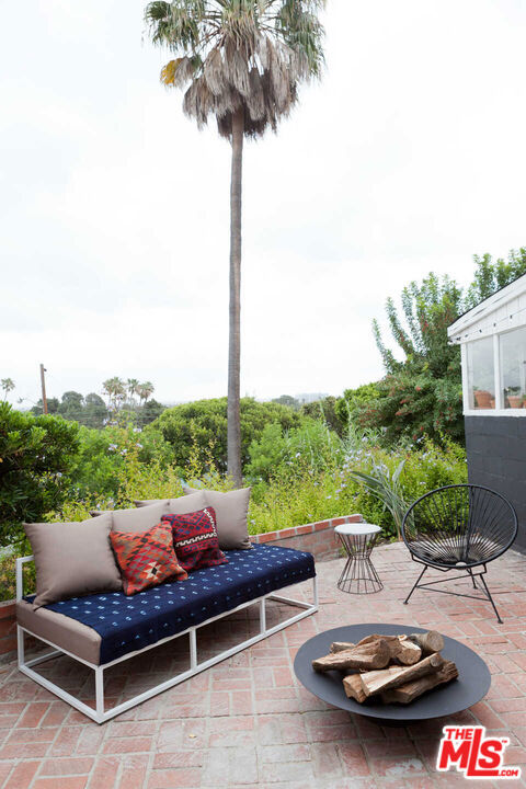 3118 21ST Street, Santa Monica CA: https://media.crmls.org/mediaz/b280161b-4def-46d6-9af5-b47cec09b580.jpg