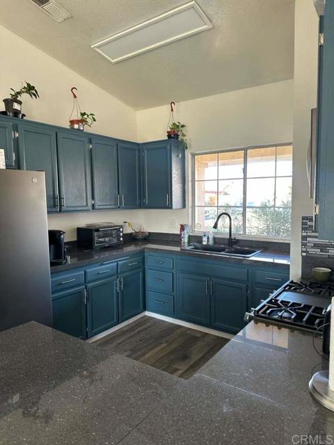 Detail Gallery Image 3 of 7 For 952 Alameda St, Calexico,  CA 92231 - 3 Beds | 2 Baths