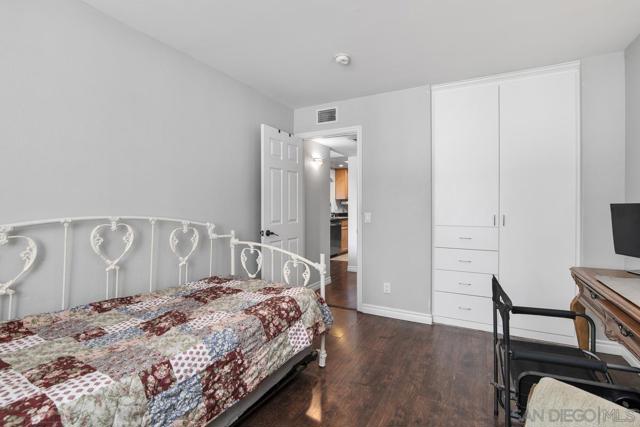 5037 Los Morros Way, Oceanside CA: https://media.crmls.org/mediaz/b28071b0-9a34-45c1-83b6-6901d20798ac.jpg