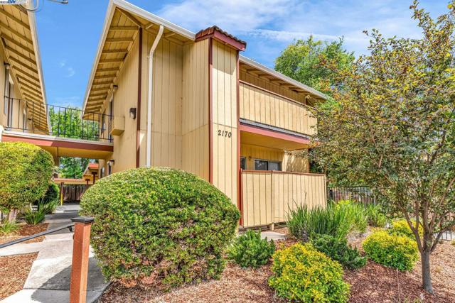2170 Fremont St, Concord CA: https://media.crmls.org/mediaz/b280b1e5-ee7d-4350-8175-00cde2e2bc96.jpg