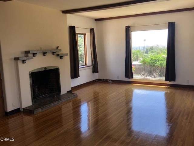 352 Glen Ellen Drive, Ventura CA: https://media.crmls.org/mediaz/b28124e8-8e0e-46a0-a079-b9c31489b45e.jpg