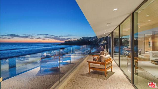 31388 Broad Beach Road, Malibu CA: https://media.crmls.org/mediaz/b2813d4f-6150-49f5-abfb-5be024953c5b.jpg