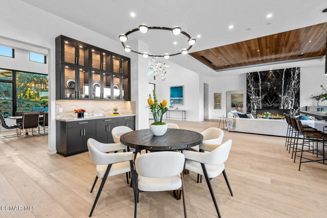 2111 High Knoll Circle, Thousand Oaks CA: https://media.crmls.org/mediaz/b2816847-f590-45c9-b8d7-49f1e9636dac.jpg