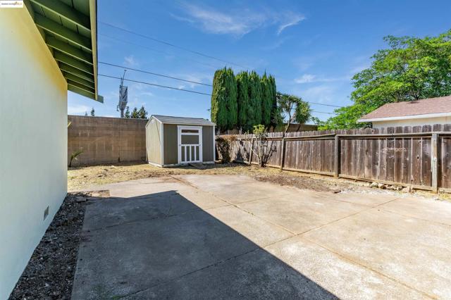 1908 New Jersey St, Fairfield CA: https://media.crmls.org/mediaz/b2817602-cdc8-4e05-a3ba-17e940103d40.jpg