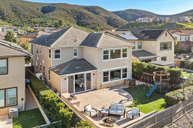 Detail Gallery Image 12 of 60 For 15858 Anjou Ln, San Diego,  CA 92127 - 5 Beds | 3 Baths