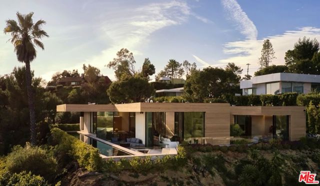 1520 Carla, Beverly Hills CA: https://media.crmls.org/mediaz/b281ff98-ea88-4125-ac92-8aeb7b3416a1.jpg