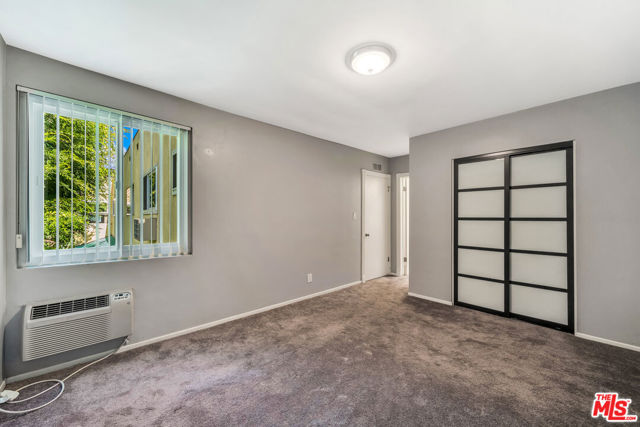 1045 North EDINBURGH Avenue photo 5