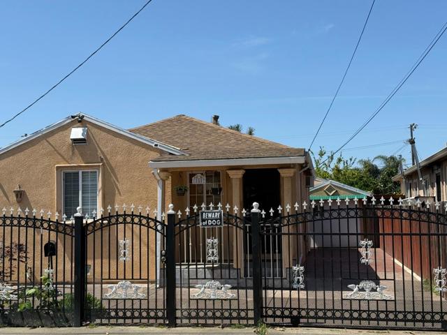 10507 Russet Street, Oakland CA: https://media.crmls.org/mediaz/b2821194-06ea-4405-adf9-9c6e60bbae11.jpg