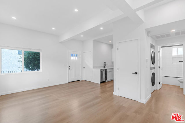1536 11th Street, Santa Monica CA: https://media.crmls.org/mediaz/b282a3d3-1ef8-4fd7-90fe-e9d8b461e3ec.jpg