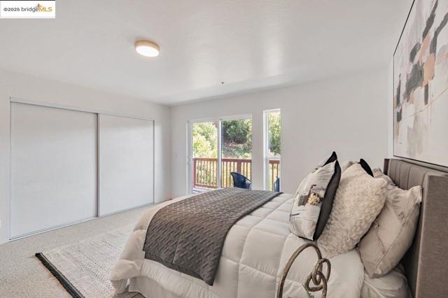 6659 Exeter Dr, Oakland CA: https://media.crmls.org/mediaz/b282d313-5af4-4495-9ef5-3ff898db9b16.jpg