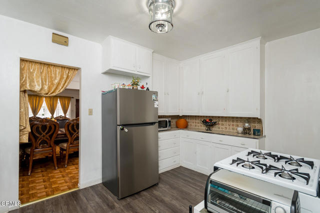 3247 La Clede Avenue, Los Angeles CA: https://media.crmls.org/mediaz/b283440b-b997-4549-b9e7-2df244bfcacf.jpg