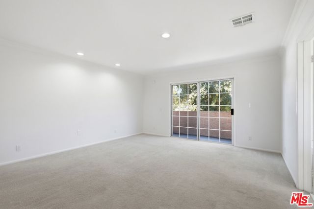 19250 Oxnard Street photo 17