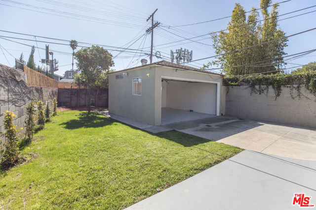 11750 Tennessee Avenue, Los Angeles CA: https://media.crmls.org/mediaz/b2843aad-18c6-4dfe-97d3-5d9bdf032147.jpg