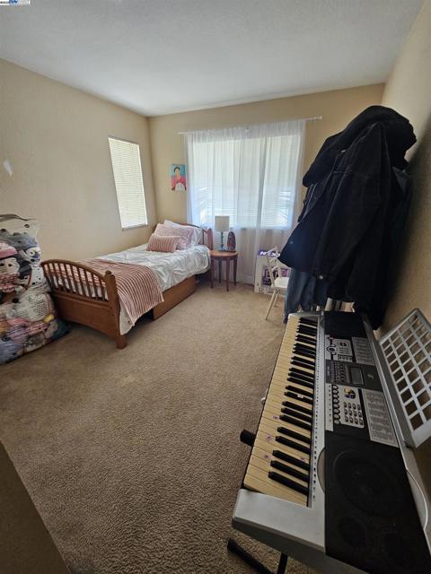 13440 Forestwood Way, Lathrop CA: https://media.crmls.org/mediaz/b28484fa-4d9d-4355-96c6-7358b771d058.jpg