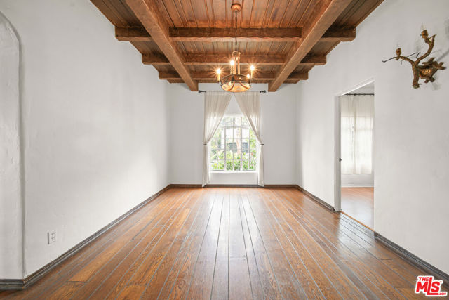 6686 Emmet Terrace, Los Angeles CA: https://media.crmls.org/mediaz/b284e658-8bb4-434b-8f23-5ad5a5a10b69.jpg