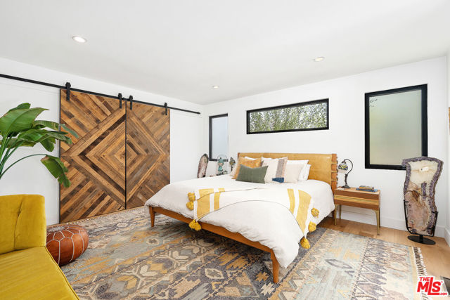 29500 Heathercliff Road, Malibu CA: https://media.crmls.org/mediaz/b284fe44-cc3f-4211-bf78-eccb397d34e1.jpg