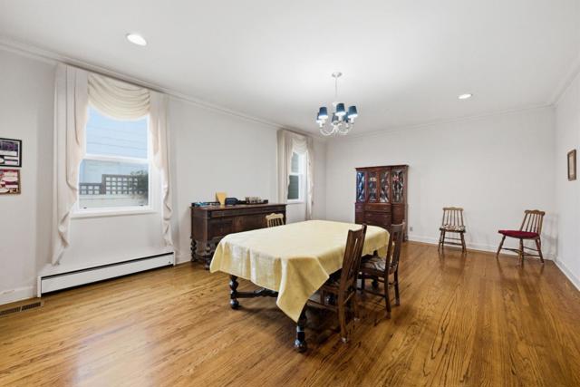 3900 Balboa Street, San Francisco CA: https://media.crmls.org/mediaz/b2850b7f-d507-4639-a3a8-7b29c5553a16.jpg