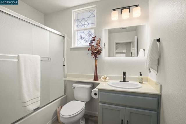 1162 Waverly Cir, Hercules CA: https://media.crmls.org/mediaz/b2852933-ef24-49e1-bb56-351e4133ce3b.jpg