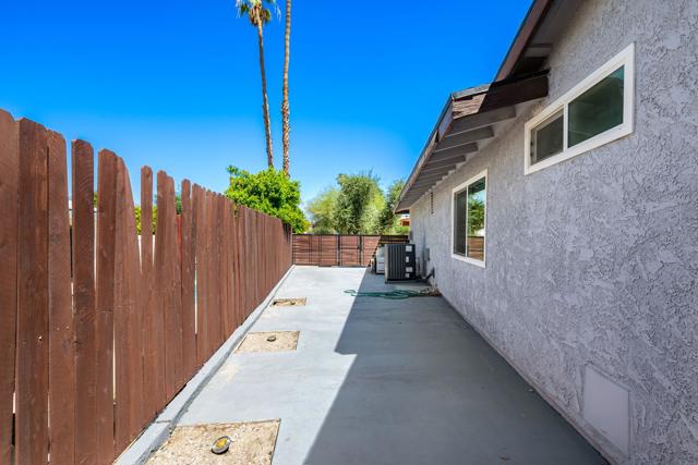 76761 Kentucky Avenue, Palm Desert CA: https://media.crmls.org/mediaz/b2855602-ade7-405c-838c-6de537d0002e.jpg