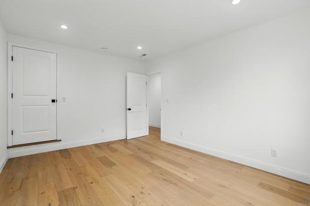 119 Nueva Ave, San Francisco CA: https://media.crmls.org/mediaz/b285989c-f3d5-466a-b1e2-e2637869c770.jpg