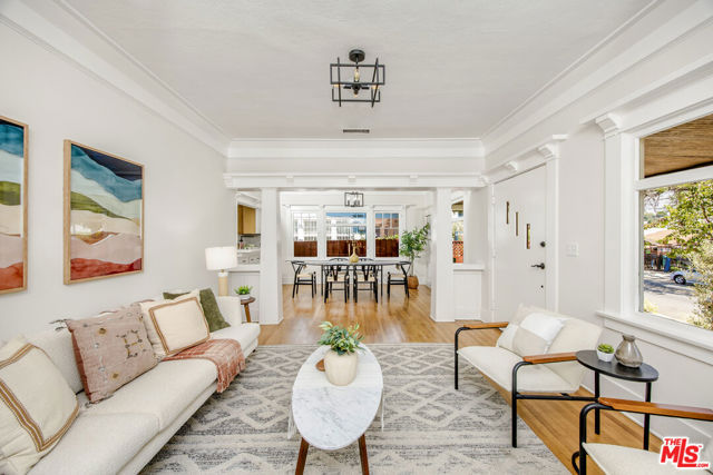 407 N Benton Way, Los Angeles CA: https://media.crmls.org/mediaz/b285cf06-3c34-4b2c-bc65-3c10a8f11371.jpg