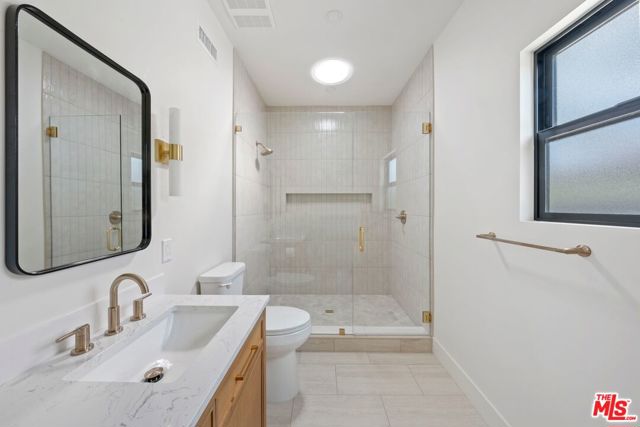 4718 Gaviota Avenue, Long Beach CA: https://media.crmls.org/mediaz/b2860038-503d-4ef5-97a6-945a47942248.jpg