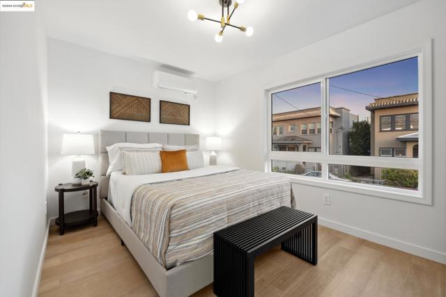 904 41st St, Oakland CA: https://media.crmls.org/mediaz/b2860939-495b-4ff4-90b4-9d2eccaa678f.jpg
