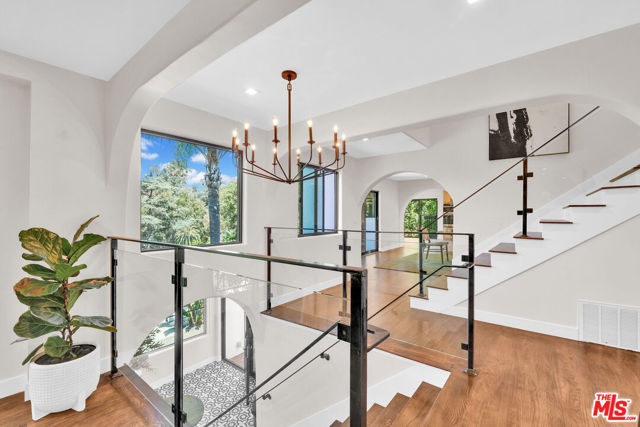 3236 Primera Avenue, Los Angeles CA: https://media.crmls.org/mediaz/b2861964-3c75-4090-a03f-f2e567354862.jpg