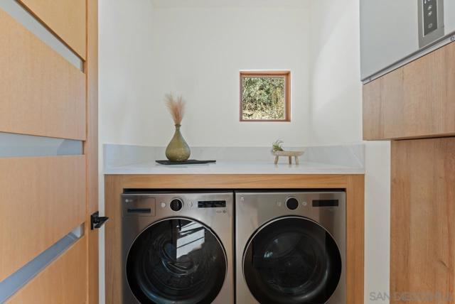 5758 Las Palomas, Rancho Santa Fe CA: https://media.crmls.org/mediaz/b2866009-d50f-4e28-ba1c-1802f3c35ed7.jpg