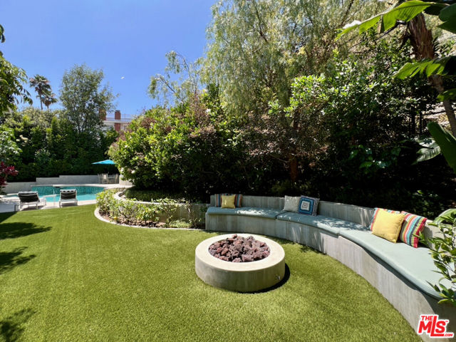 6435 Innsdale Drive, Los Angeles CA: https://media.crmls.org/mediaz/b2867932-96eb-4a55-a313-ad181875649a.jpg