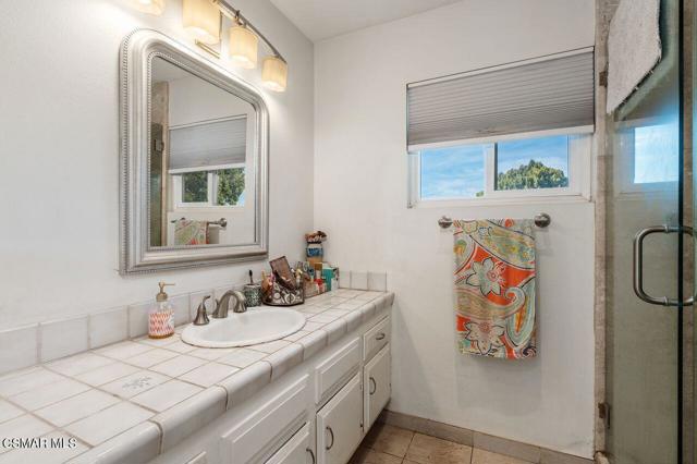 1076 Calle Contento, Thousand Oaks CA: https://media.crmls.org/mediaz/b286d2e9-5614-44b0-83e8-2f879cef326d.jpg