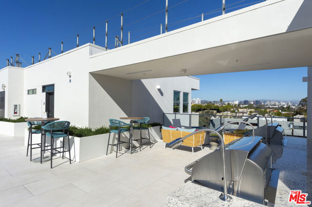 2929 pennsylvania Avenue, Santa Monica CA: https://media.crmls.org/mediaz/b286dd96-07a4-46b0-9cfb-e7d148f599a0.jpg