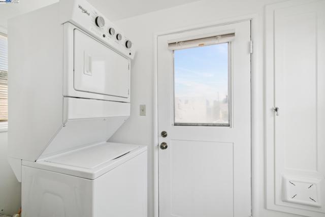 2200 Peach St, Pinole CA: https://media.crmls.org/mediaz/b286e2ec-e243-4b59-a9b9-6a2dd48f6e16.jpg