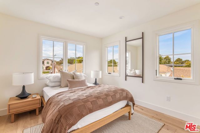 2455 23rd Street, Santa Monica CA: https://media.crmls.org/mediaz/b28706e6-566b-4c48-84b4-098aa4a0c117.jpg