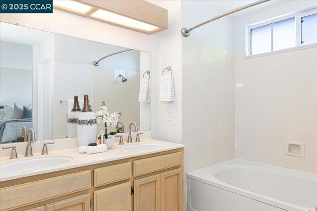 109 Cardoza, Hercules CA: https://media.crmls.org/mediaz/b2873343-acad-474b-80a2-5710e35d75b1.jpg
