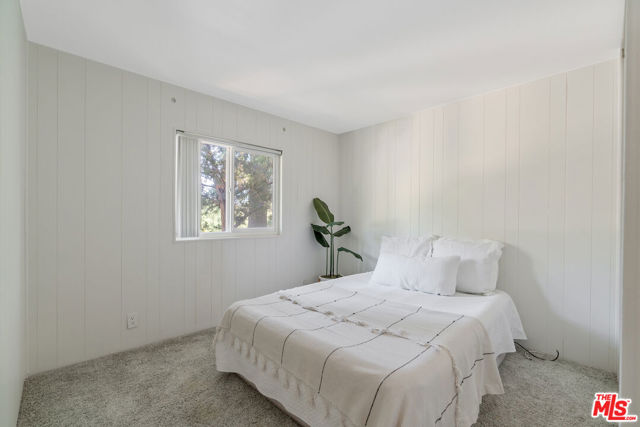 23777 Mulholland Highway, Calabasas CA: https://media.crmls.org/mediaz/b287fae2-33f4-47f6-9a26-6faf4fd01702.jpg