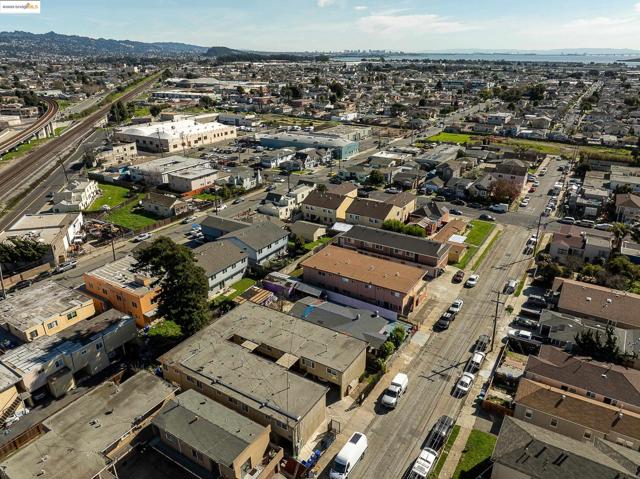 146 19Th St, Richmond CA: https://media.crmls.org/mediaz/b28857b0-ef5d-4875-8344-d19cf48dc6dd.jpg