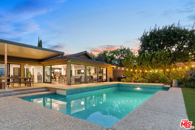 3235 Steven Drive, Encino CA: https://media.crmls.org/mediaz/b28919d8-4aba-4e91-a948-baad7547bc69.jpg