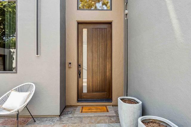 103 Diablo Dr, Oakland CA: https://media.crmls.org/mediaz/b2891df2-b8e4-41d3-b974-f428ac643795.jpg