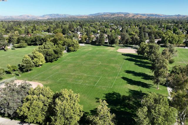 3211 Harvey Ct, Pleasanton CA: https://media.crmls.org/mediaz/b2892546-4293-411e-82c8-d48a02781259.jpg