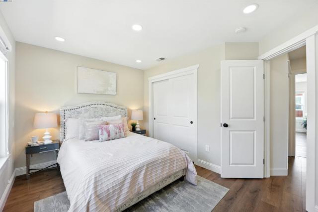 865 Carlisle Way, Sunnyvale CA: https://media.crmls.org/mediaz/b28941a3-e351-4879-a5e7-0c00cfe49b2c.jpg