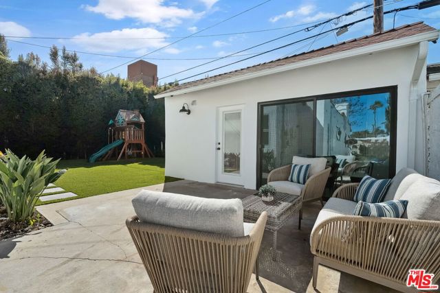 149 S Wetherly Drive, Beverly Hills CA: https://media.crmls.org/mediaz/b28945df-fae1-4f56-b4e9-1a3f851c6c41.jpg