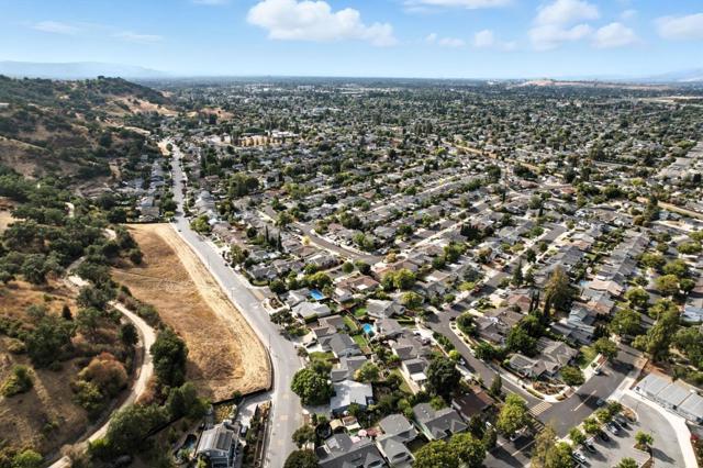 6270 Blossom Avenue, San Jose CA: https://media.crmls.org/mediaz/b28a486b-168f-4d32-8861-e72cd378a896.jpg