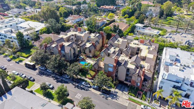 835 S Lucerne Boulevard, Los Angeles CA: https://media.crmls.org/mediaz/b28a48ca-759e-4007-a4f2-84cfca628e97.jpg