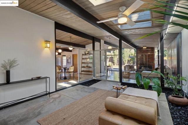4020 Salem ST, Concord CA: https://media.crmls.org/mediaz/b28a4e73-f957-4fbf-918d-8b711c59e6a6.jpg