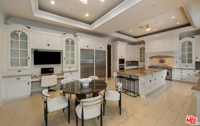 1021 N Crescent Drive, Beverly Hills CA: https://media.crmls.org/mediaz/b28a899e-d921-42de-b2d8-a0c49ba3510e.jpg
