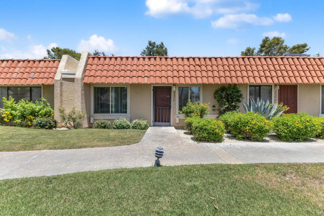 35970 Lindera Court, Rancho Mirage CA: https://media.crmls.org/mediaz/b28a9ca2-adc8-49c0-940b-f2a063121d9a.jpg
