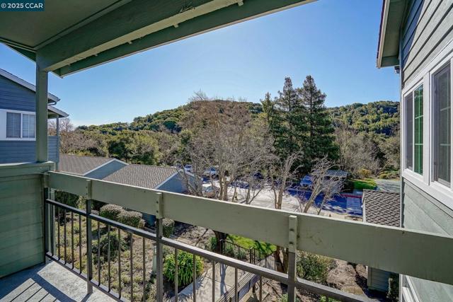 7540 Canyon Meadow Cir, Pleasanton CA: https://media.crmls.org/mediaz/b28b0611-2734-4273-976c-518ab981026c.jpg