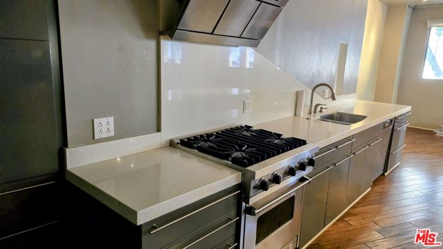 849 S Broadway, Los Angeles CA: https://media.crmls.org/mediaz/b28b0df0-0413-4790-b82e-5e744e02b2fb.jpg